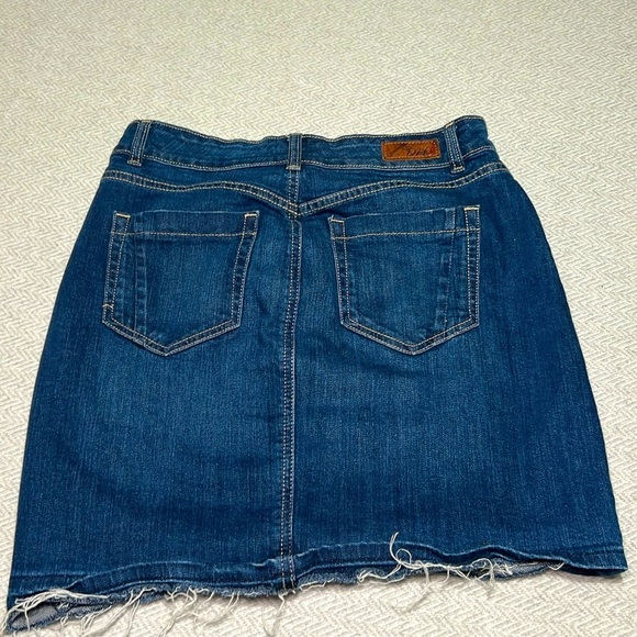 DH3 Dresses & Skirts - DH3 Denim Jean  Skirt. Classic Blue Wash. Size 8